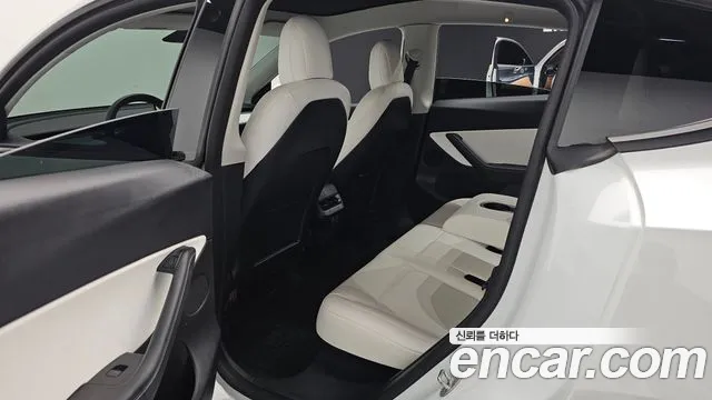 Tesla Model Y — Фото автомобиля 27