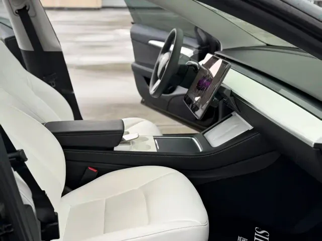 Tesla Model 3 — Фото автомобиля 8