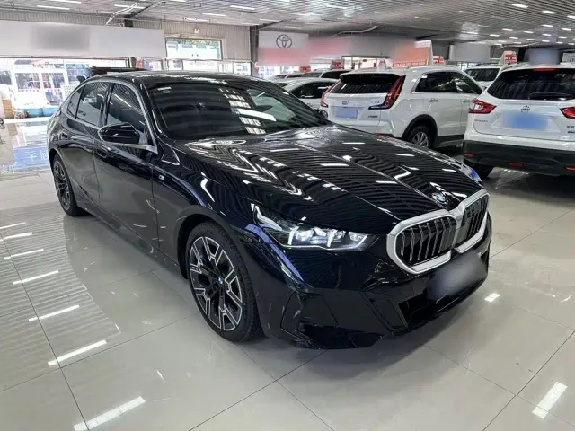 BMW 5 Series — Фото автомобиля 6