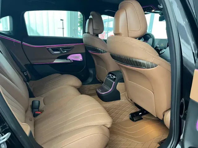 Mercedes-Benz E-Class — Фото автомобиля 8