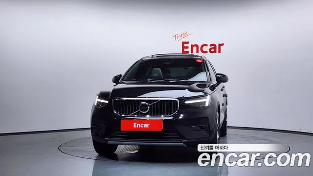 Вольво XC40 — Фото автомобиля 3