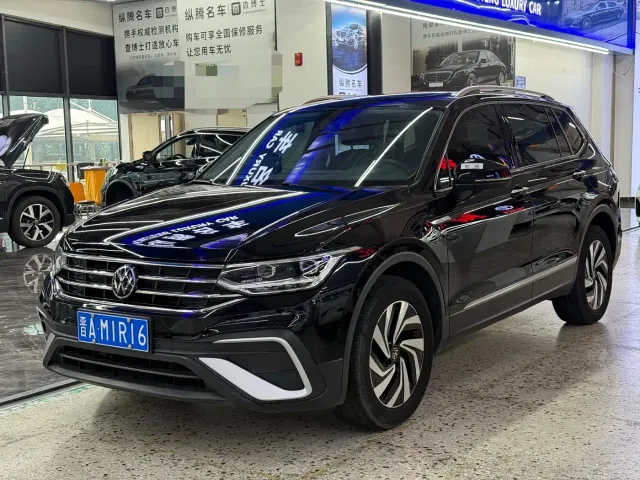 Фотография автомобиля — Volkswagen Tiguan L