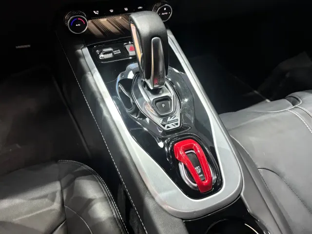 Lotus Emira — Фото автомобиля 3