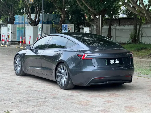 Tesla Model 3 — Фото автомобиля 7