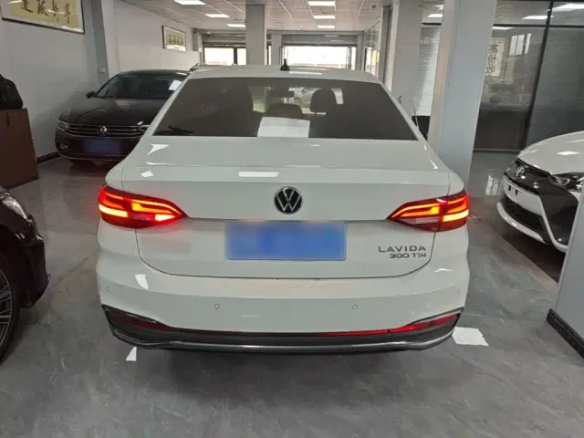 Volkswagen Lavida — Фото автомобиля 5