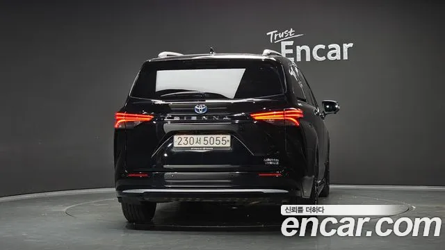 Toyota Sienna — Фото автомобиля 4