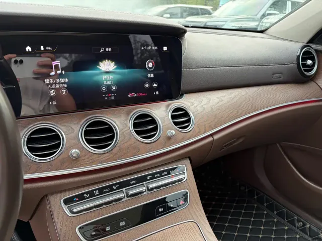 Mercedes-Benz E-Class — Фото автомобиля 7