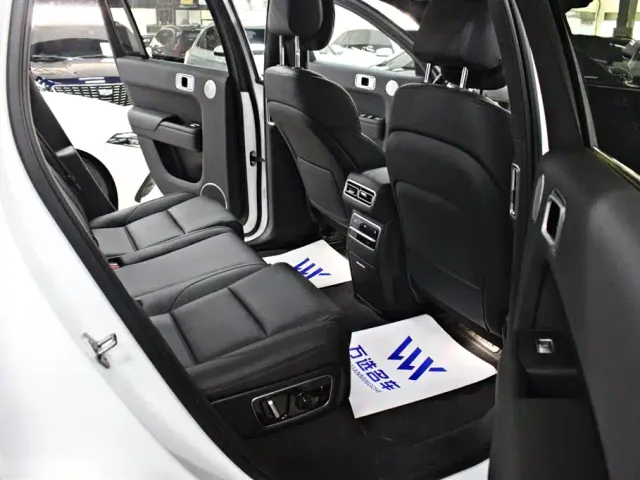 Li Auto L7 — Фото автомобиля 11