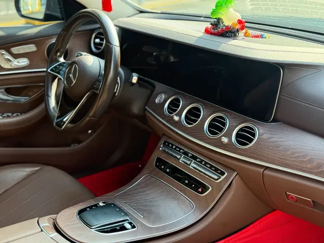 Mercedes-Benz E-Class — Фото автомобиля 18
