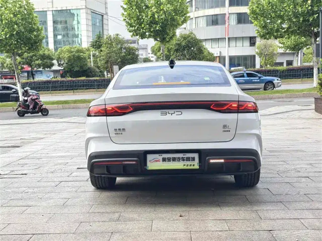 BYD Qin L — Фото автомобиля 8