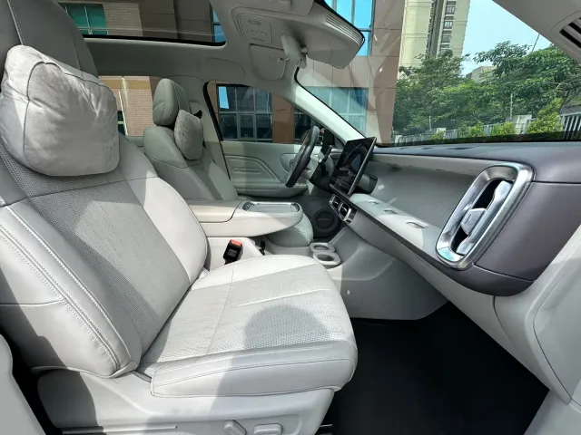 Leapmotor B10 — Фото автомобиля 6