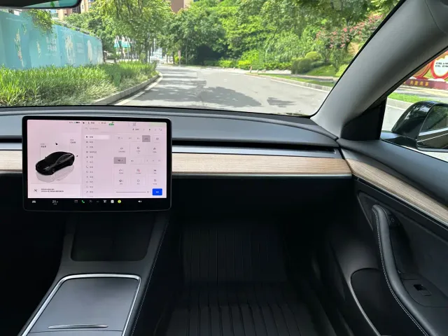Tesla Model 3 — Фото автомобиля 13
