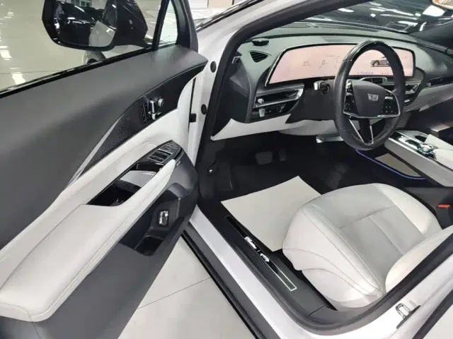 Cadillac Lyriq — Фото автомобиля 15