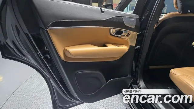 Volvo XC90 — Фото автомобиля 14