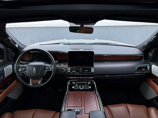 Lincoln Navigator — Фото автомобиля 29