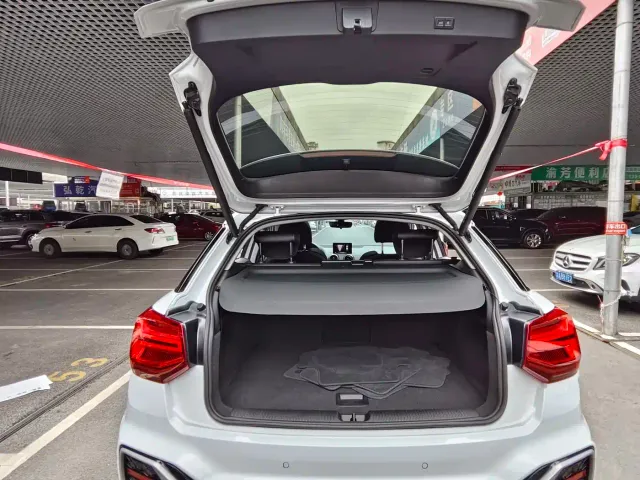 Audi Q2L — Фото автомобиля 15