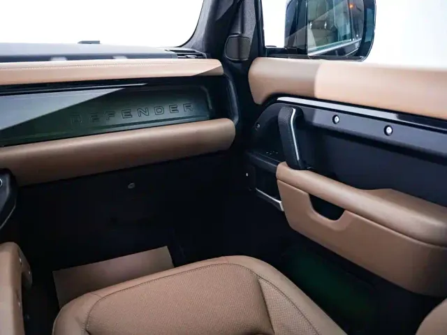 Land Rover Defender — Фото автомобиля 27