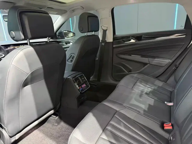 Volkswagen Passat — Фото автомобиля 10