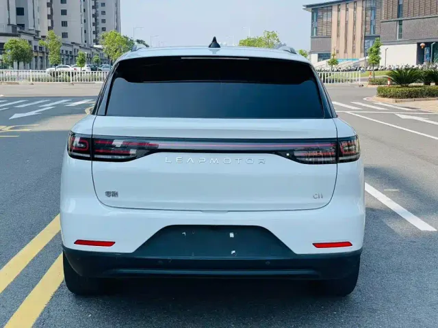 Leapmotor C11 — Фото автомобиля 5