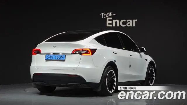 Tesla Model Y — Фото автомобиля 2