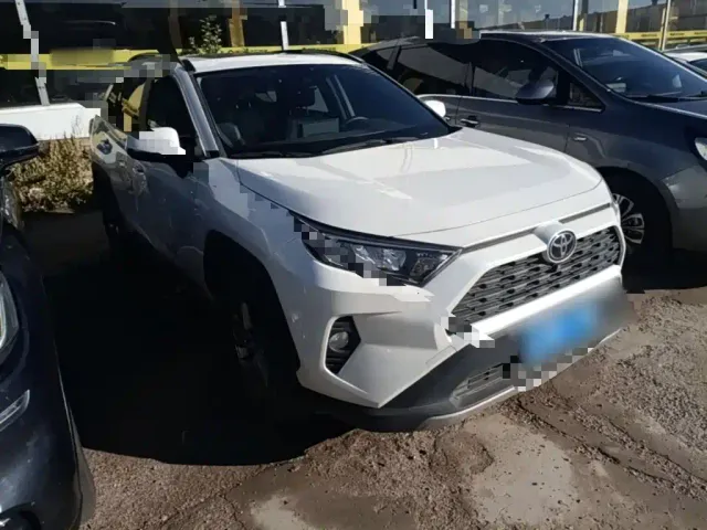 Toyota RAV4 — Фото автомобиля 3