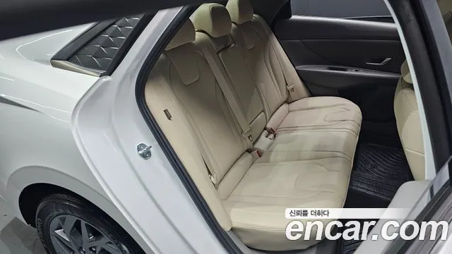 Hyundai Avante CN7 — Фото автомобиля 11