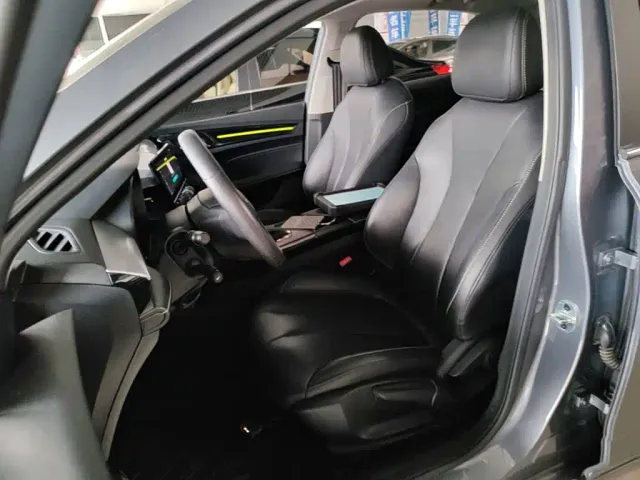 Roewe i5 — Фото автомобиля 14