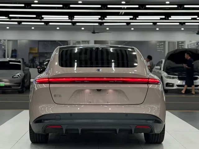 Nio ET5 — Фото автомобиля 5
