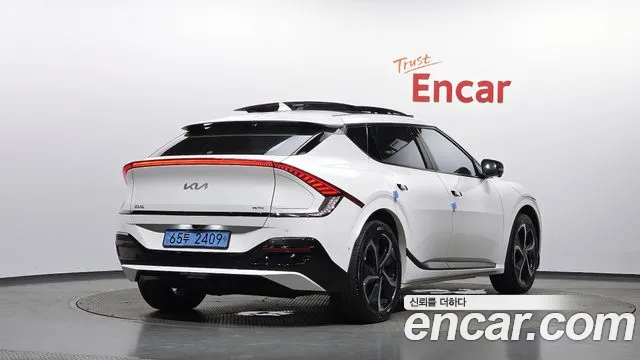 Kia EV6 — Фото автомобиля 2