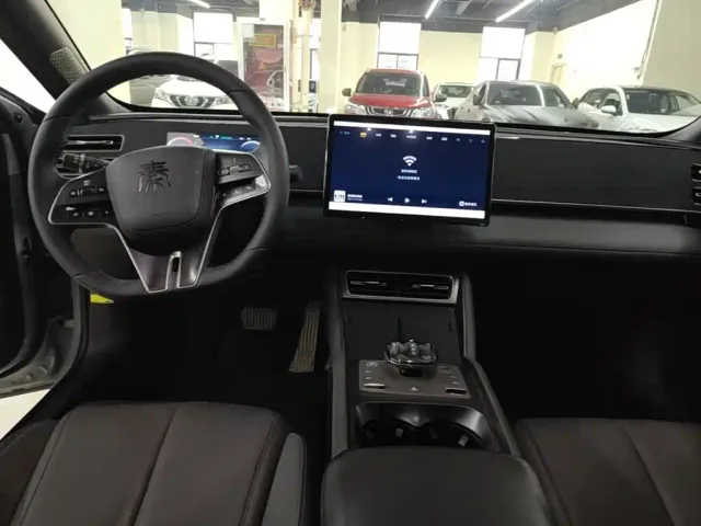 BYD Qin L — Фото автомобиля 5