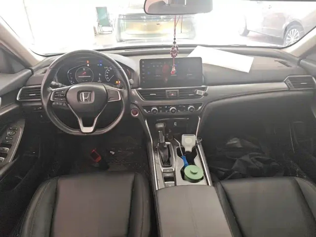 Honda Accord — Фото автомобиля 9