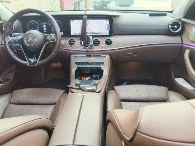 Mercedes-Benz E-Class — Фото автомобиля 12