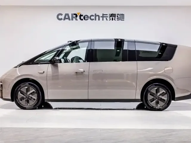 Li Auto MEGA — Фото автомобиля 5