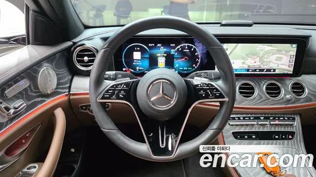 Mercedes-Benz E-Class — Фото автомобиля 20