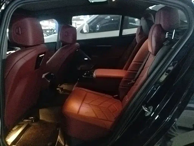 BMW 5 Series — Фото автомобиля 16