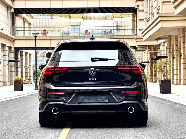Volkswagen Golf GTI — Фото автомобиля 9