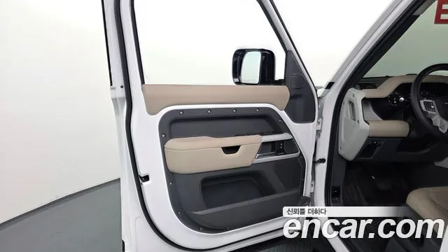 Land Rover Defender — Фото автомобиля 18