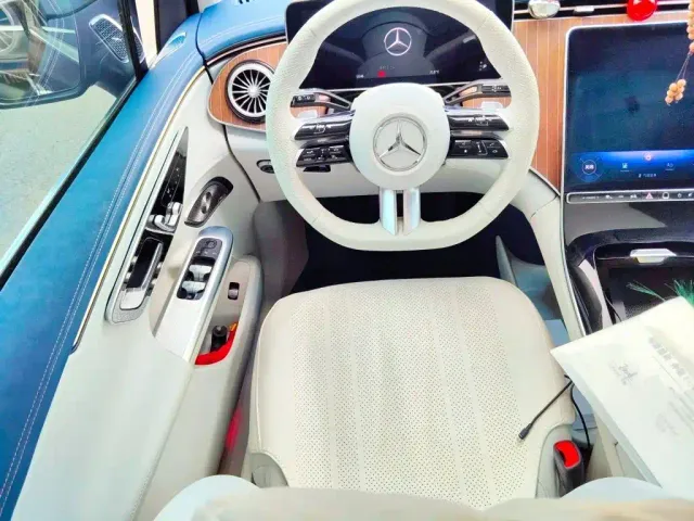 Mercedes-Benz EQE SUV — Фото автомобиля 11