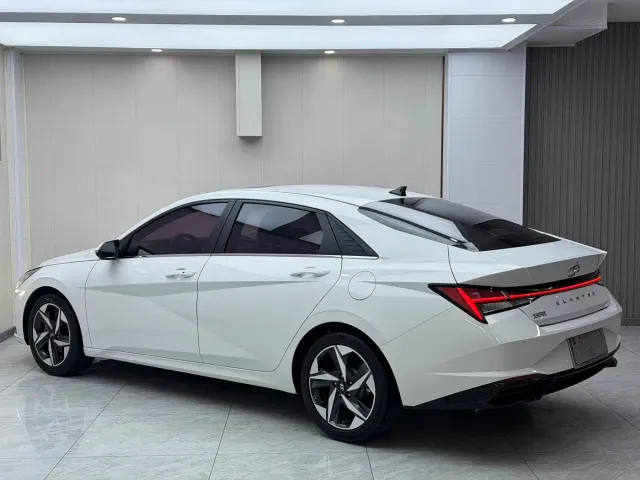Hyundai Elantra — Фото автомобиля 6