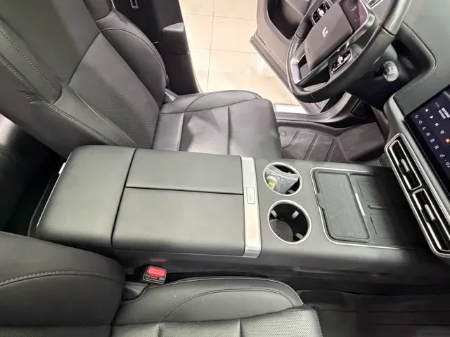 Li Auto L6 — Фото автомобиля 16