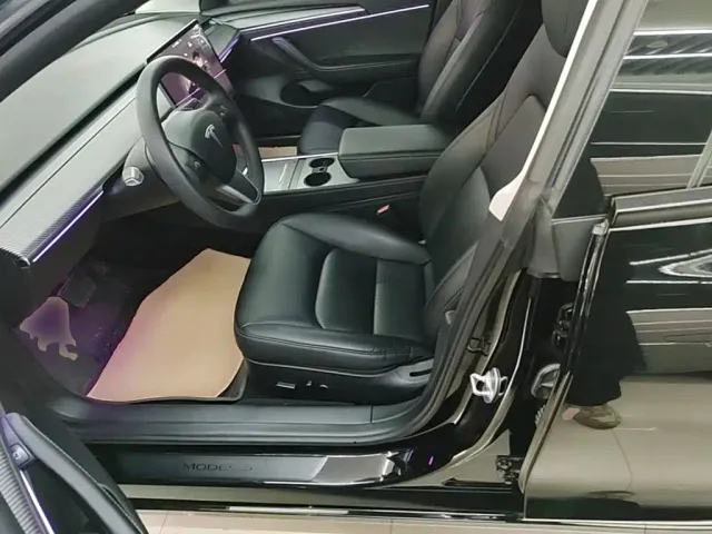 Tesla Model 3 — Фото автомобиля 14