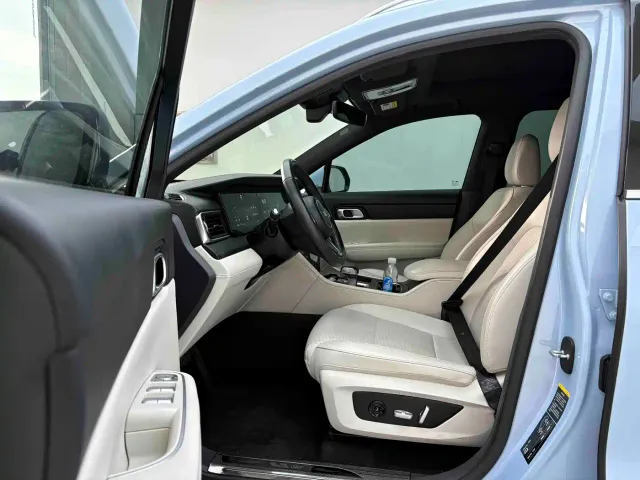 Li Auto ONE — Фото автомобиля 4