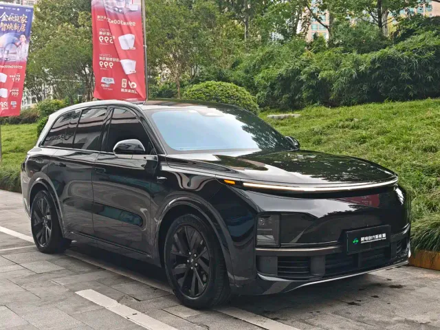Li Auto L8 — Фото автомобиля 3