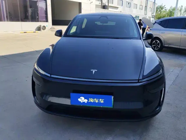 Tesla Model Y — Фото автомобиля 2