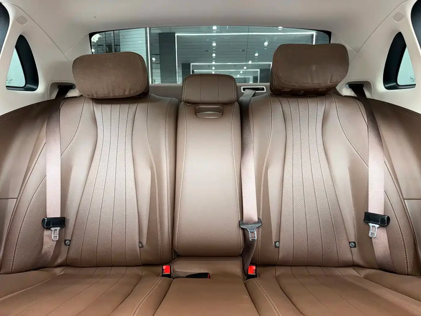 Mercedes-Benz Mercedes-Benz E-Class 2022 E 300 L Sport Fashion — Фото автомобиля 8