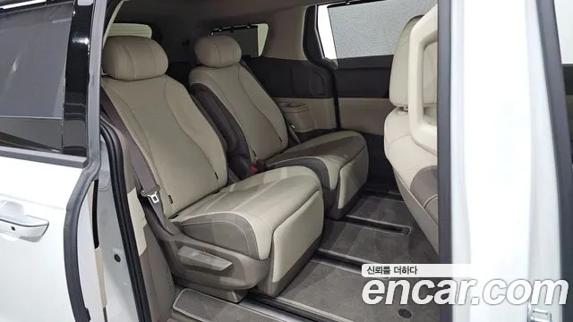 Kia Carnival Generation 4 — Фото автомобиля 12