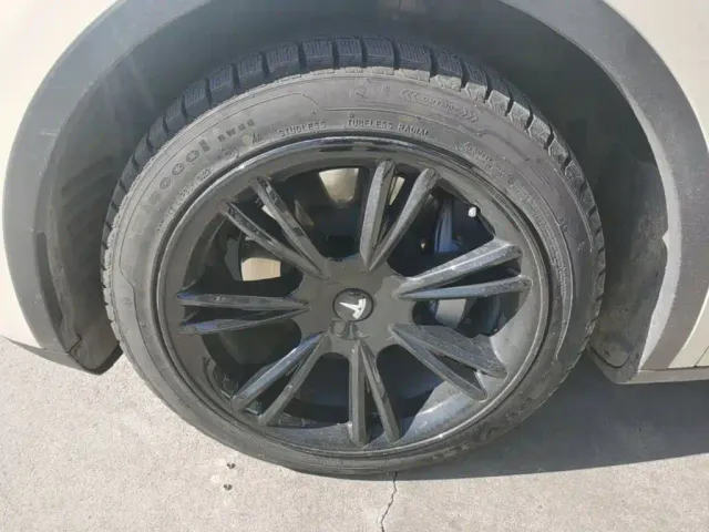 Tesla Model Y — Фото автомобиля 22