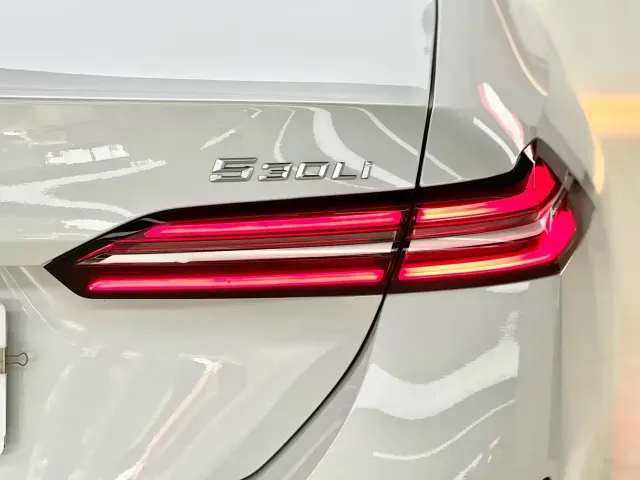 BMW 5 Series — Фото автомобиля 18