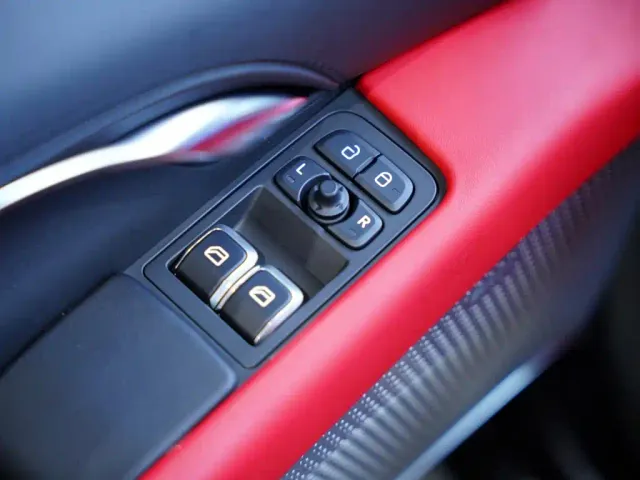 Lotus Emira — Фото автомобиля 28