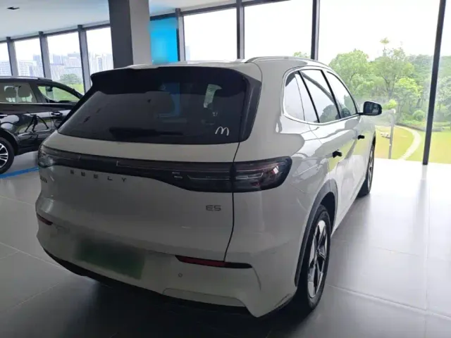 Geely Galaxy E5 — Фото автомобиля 6